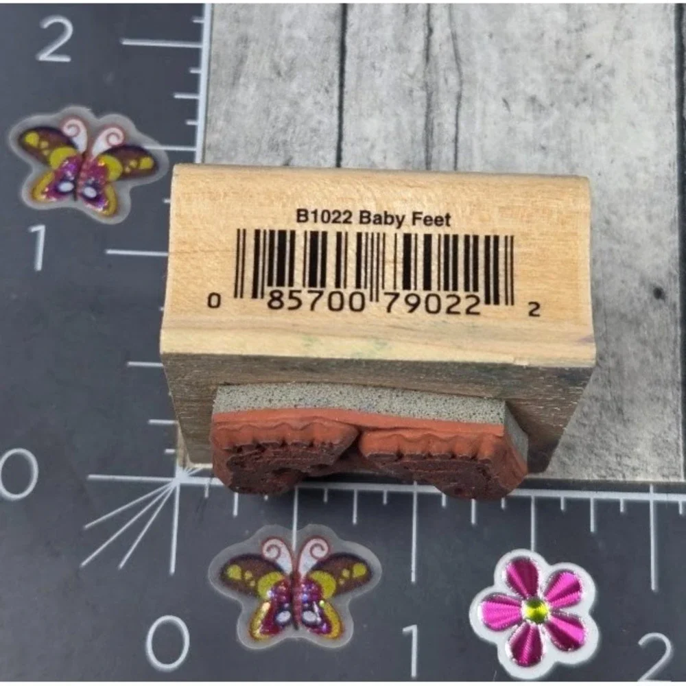 Hero Arts Baby Feet Prints B1022 1.5X1.5 Rubber Stamp Wood #Q63